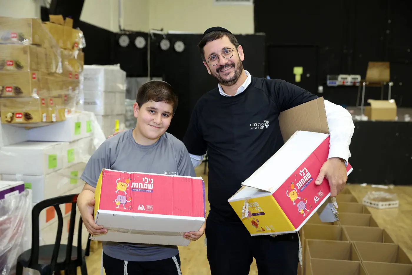 אריזת סלי מזון באולם