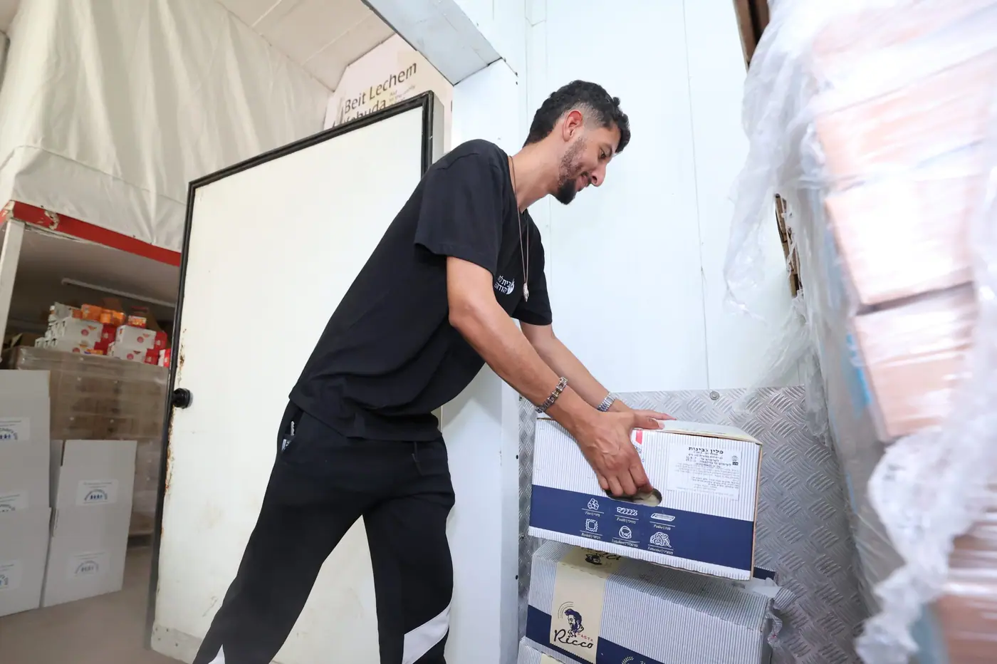המרכז הלוגיסטי: מחסן, פריקה ומלגזות