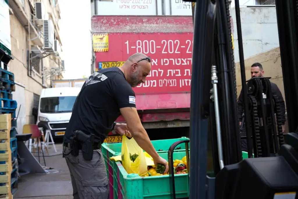 מתנדבים במדי משטרה