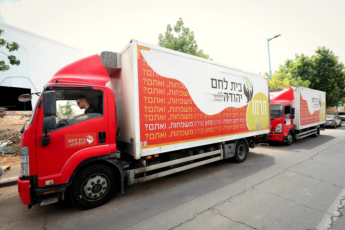 משאיות העמותה יוצאות לדרך